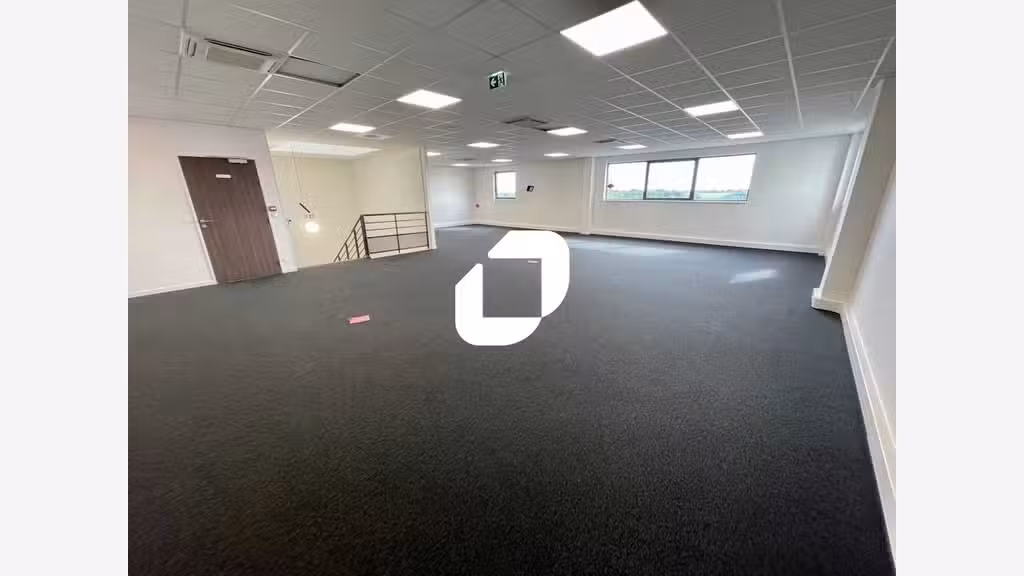 A louer Local d'activité 1307m² Le thillay