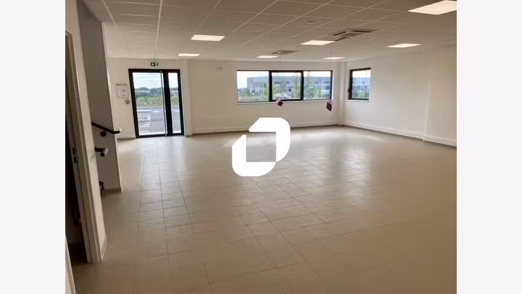 A louer Local d'activité 1307m² Le thillay