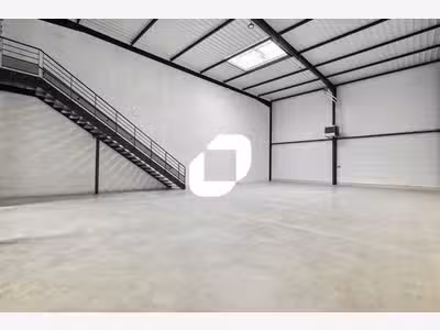 A louer Local d'activité 360m² Le thillay