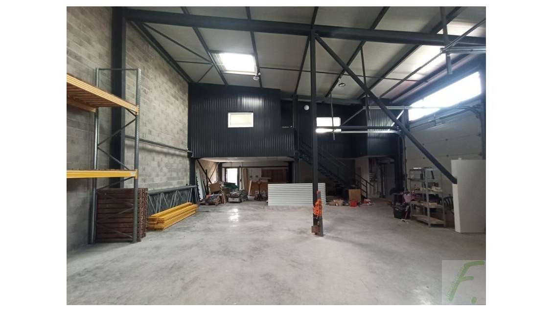 Local artisanal 234m² Le Versoud  ZA du Pruney