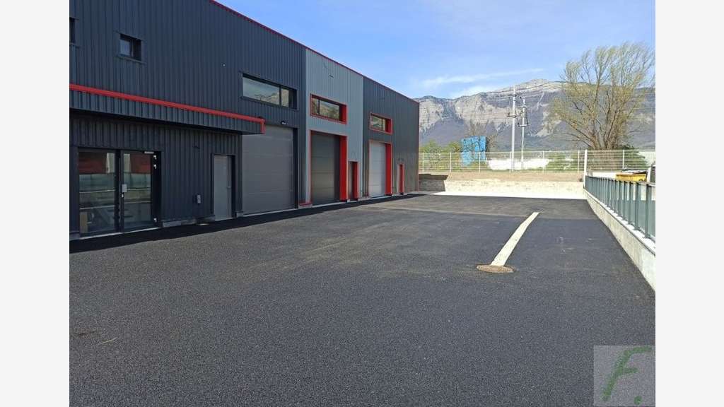 Local artisanal 234m² Le Versoud  ZA du Pruney