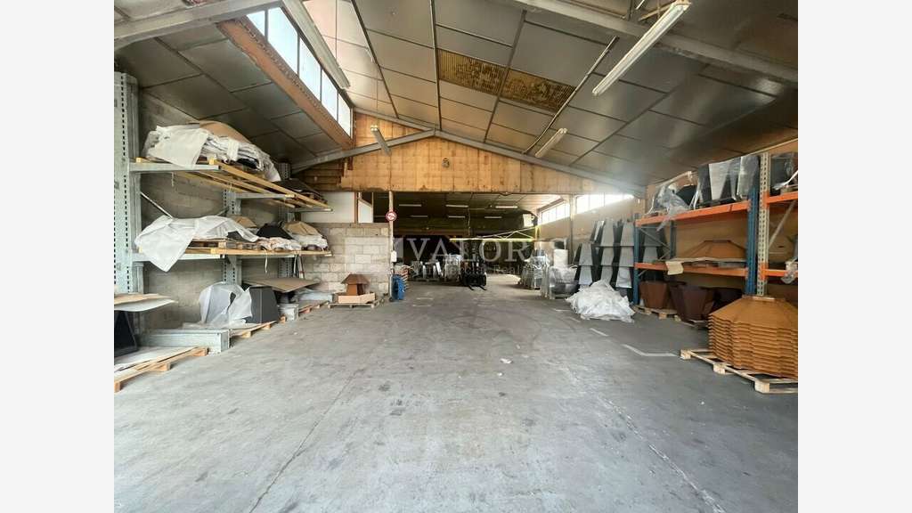 Local d'activités 584m² à louer ZI de Lentilly