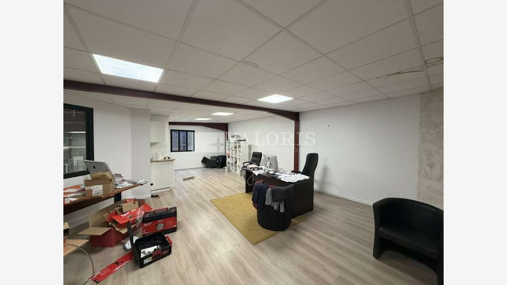 Local d'activité atelier 380m² à louer à Lentilly