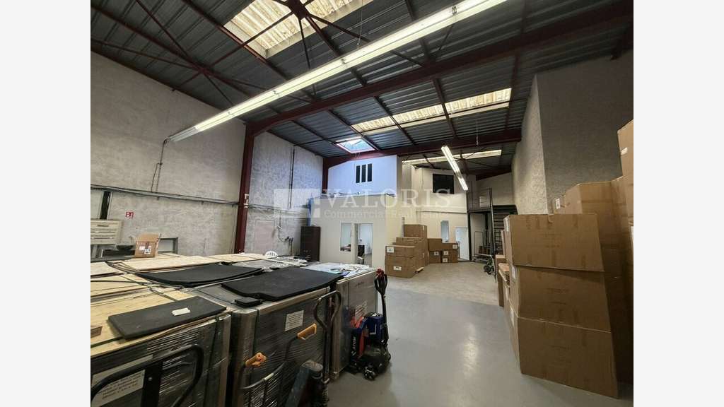 Local d'activité atelier 380m² à louer à Lentilly
