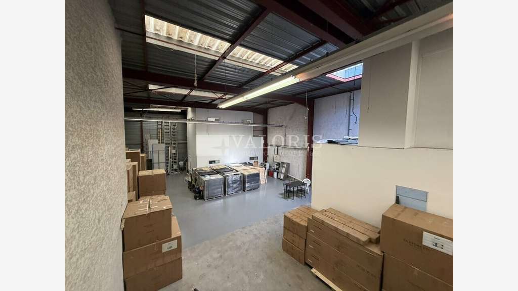 Local d'activité atelier 380m² à louer à Lentilly