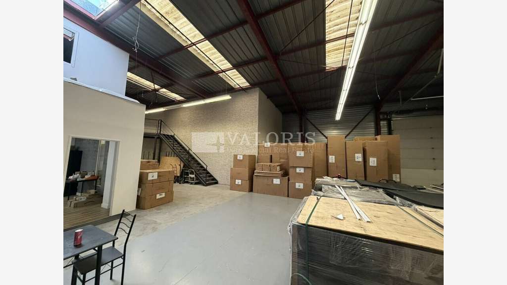 Local d'activité atelier 380m² à louer à Lentilly