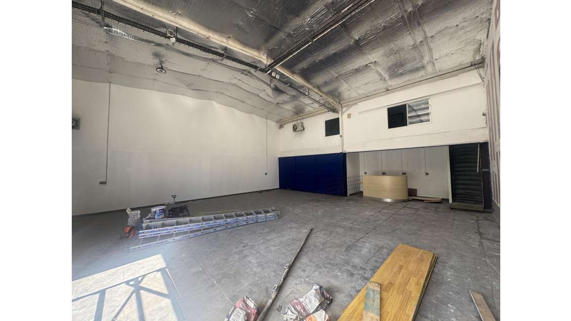 A louer dépot avec visibilité Grand Camp Abymes