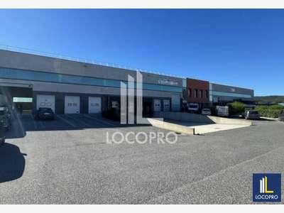 A louer cellule d'activités de 786m² Les Arcs 83