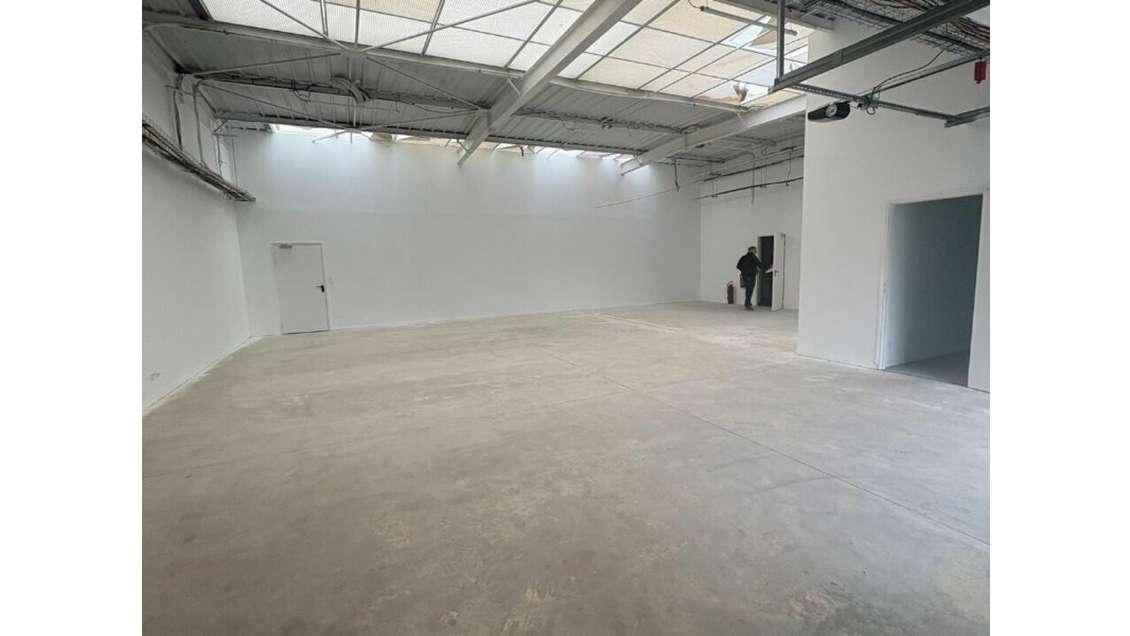 Local 165m² à louer au Carré des Calvilles