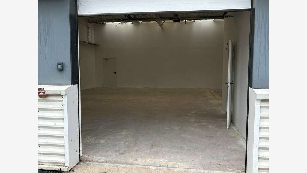Location local d'activités 165m² Les Attaques ZAE