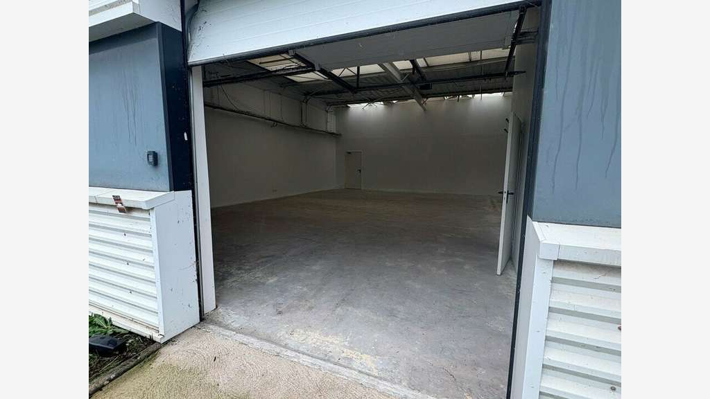 Location local d'activités 165m² Les Attaques ZAE