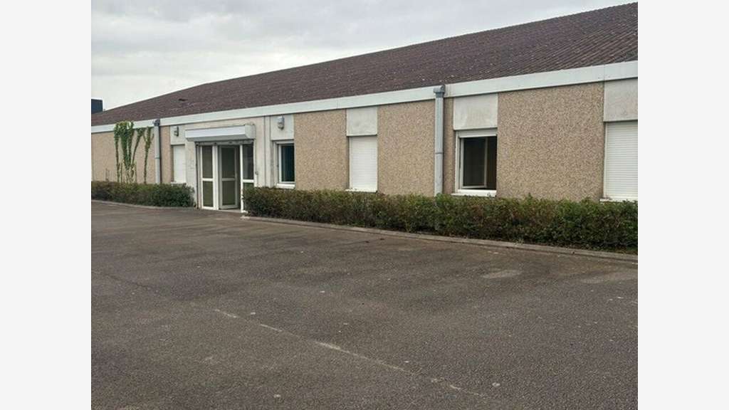 Local d'activités 800m² à louer ZI Les Estaches