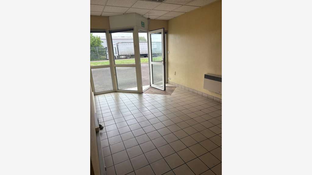 À louer – Local d'activités de 800 m² dans la zone
