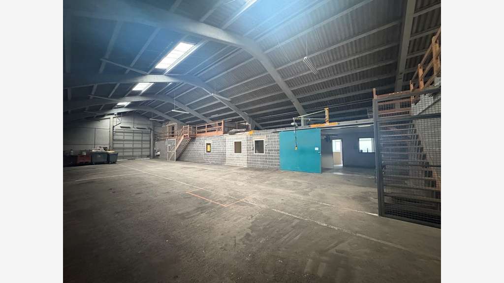 À louer – Local d'activités de 800 m² dans la zone