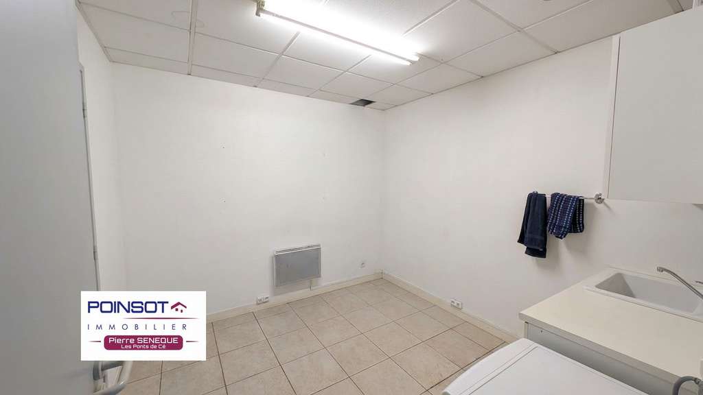 Loue local d'activité de 325m² à Juigné sur Loire