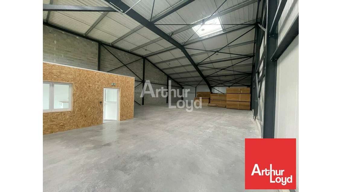 A louer cellule d'activité 321m² aux Herbiers