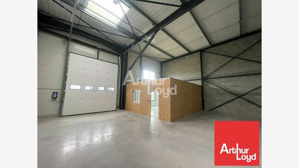 A louer cellule d'activité 321m² aux Herbiers