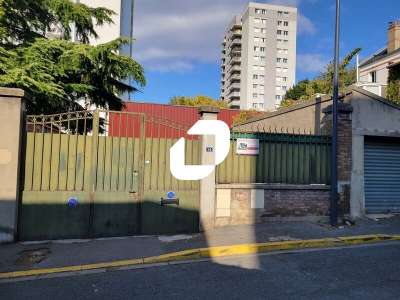 Location Locaux d'activités - Entrepôts aux Lilas