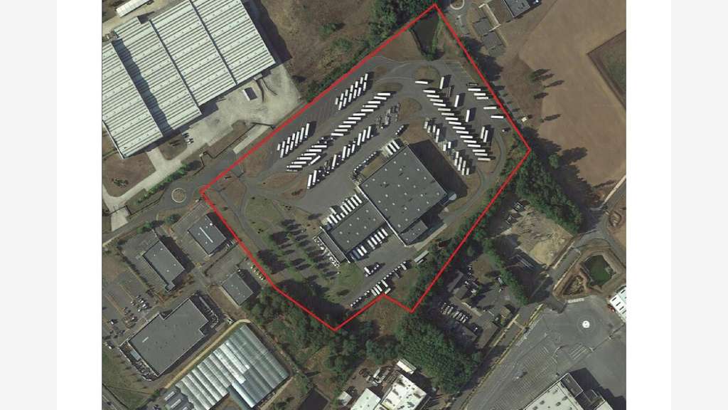 Site industriel 7900m² à Le Controis-en-Sologne