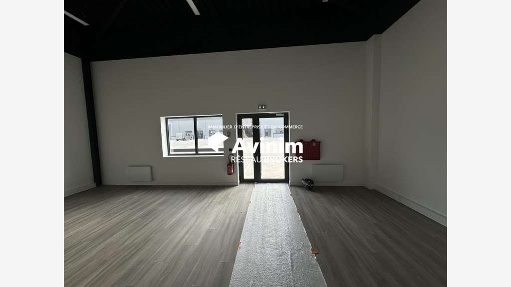 A louer local activité 620m² Les Pavillons-ss-Bois