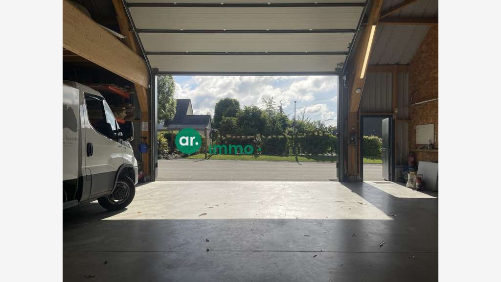 A louer local d activité 331m² ZA des Ponts de Cé