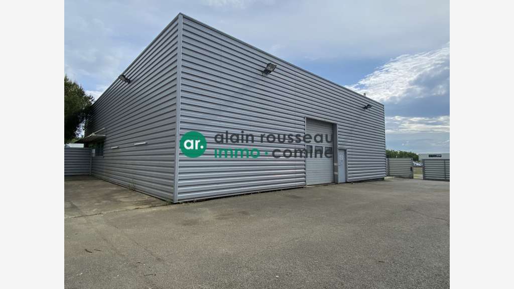A LOUER - LOCAL ACTIVITE 380 M² - LES PONTS DE CE