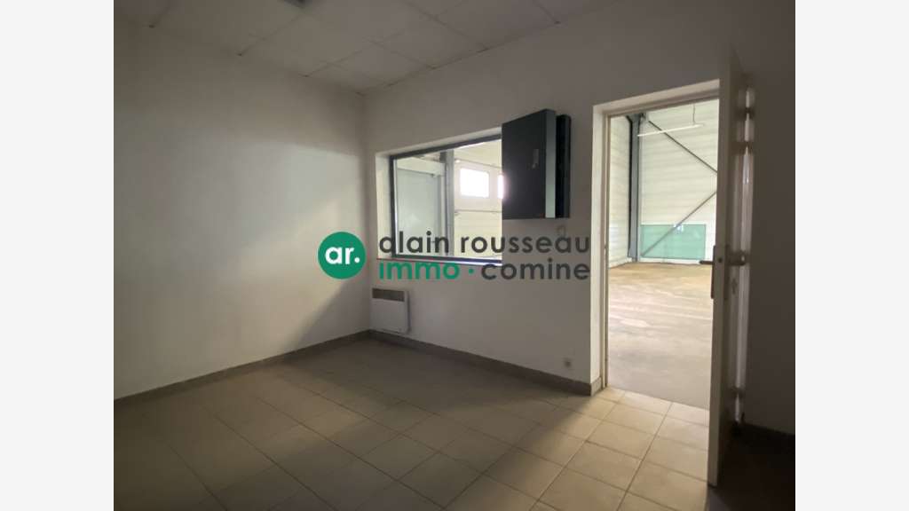 A LOUER - LOCAL ACTIVITE 380 M² - LES PONTS DE CE