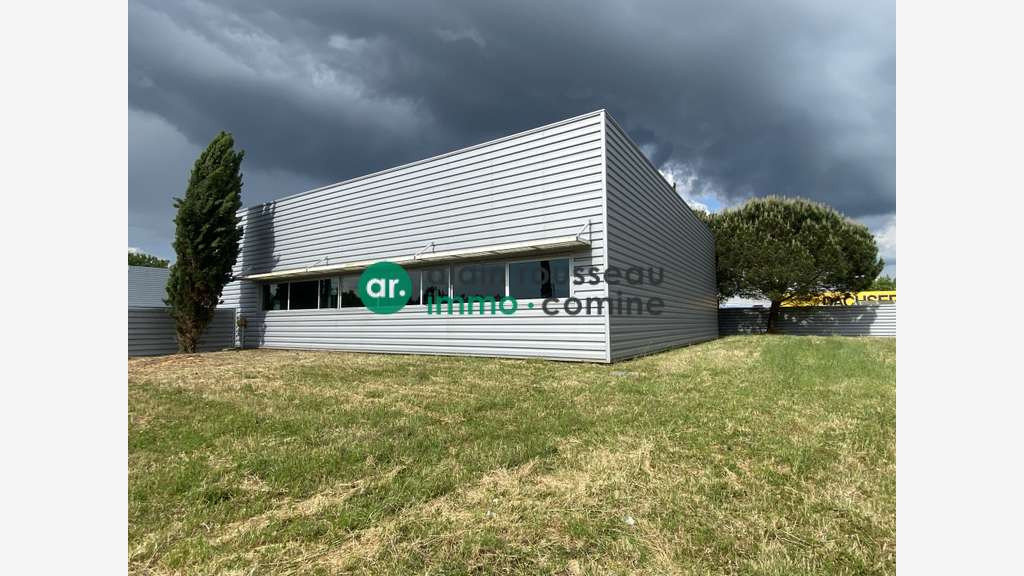 A LOUER - LOCAL ACTIVITE 380 M² - LES PONTS DE CE