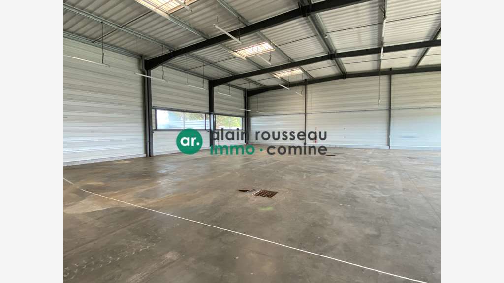 A LOUER - LOCAL ACTIVITE 380 M² - LES PONTS DE CE