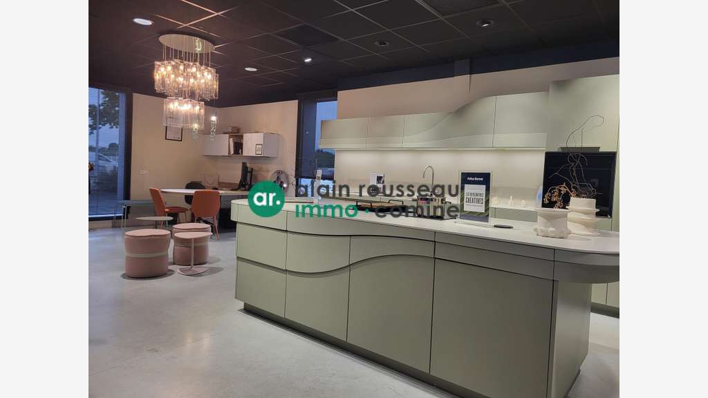 A LOUER - 479 M² LOCAL D'ACTIVITE/COMMERCIAL -ANG