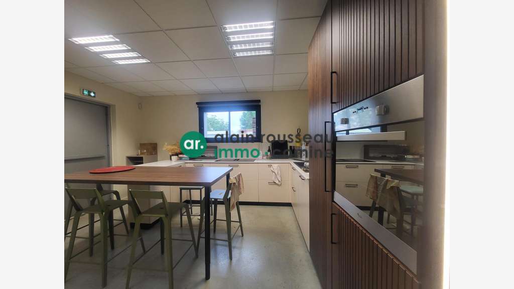 A LOUER - 479 M² LOCAL D'ACTIVITE/COMMERCIAL -ANG