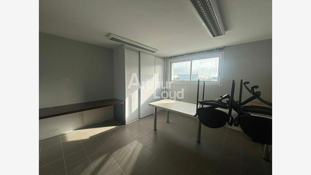 Local d'activité 260m² à louer aux Sables-d'Olonne