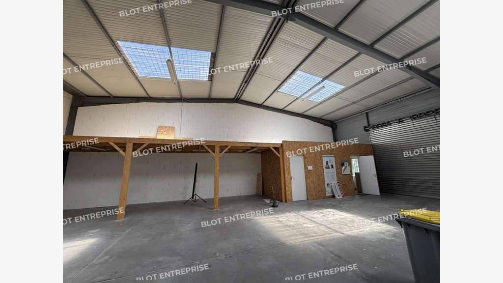 A louer locaux d'activités 182m² Les Sorinières
