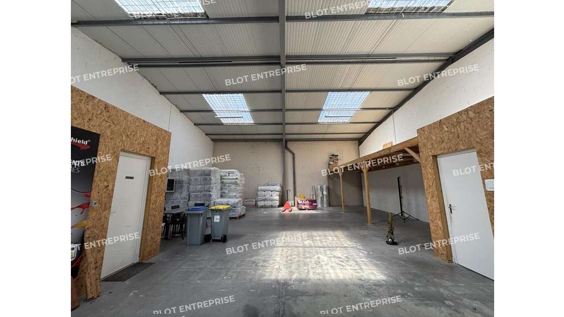 A louer locaux d'activités 182m² Les Sorinières