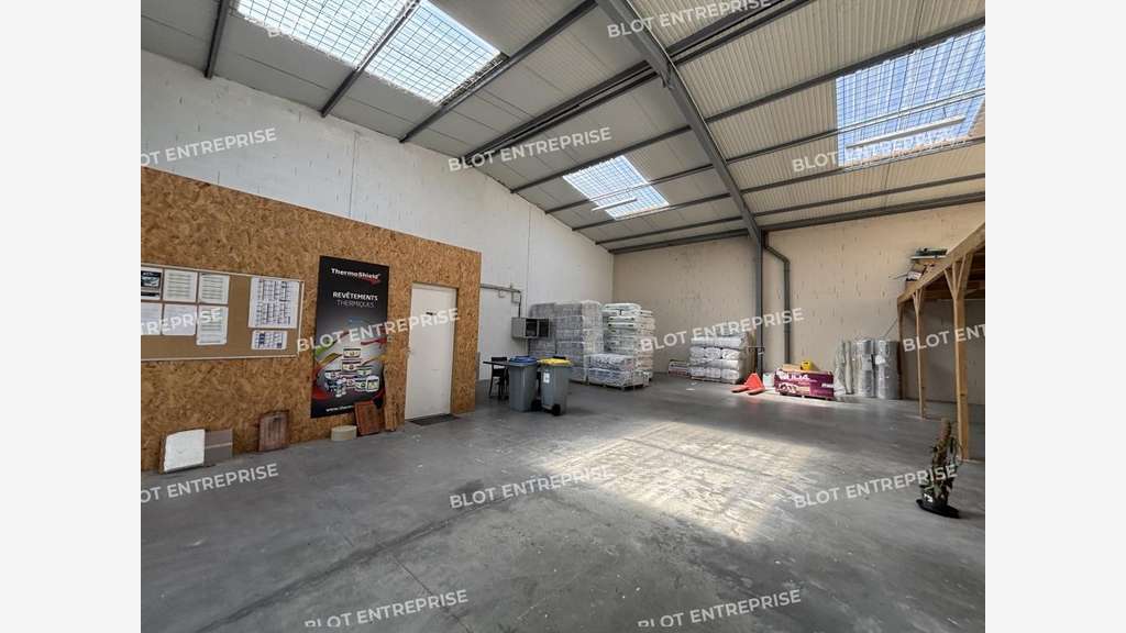 A louer locaux d'activités 182m² Les Sorinières