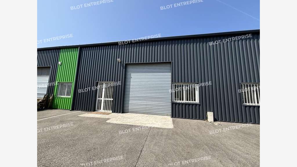 A louer locaux d'activités 182m² Les Sorinières