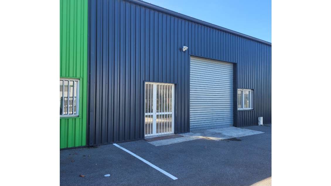 Loue local d'activité de 180m² aux Sorinières