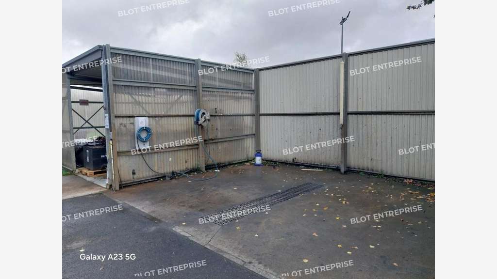 A louer locaux d'activités 1297m² Les Sorinières