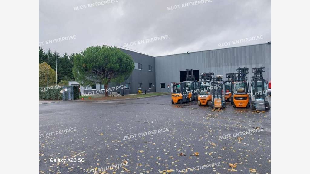 A louer locaux d'activités 1297m² Les Sorinières