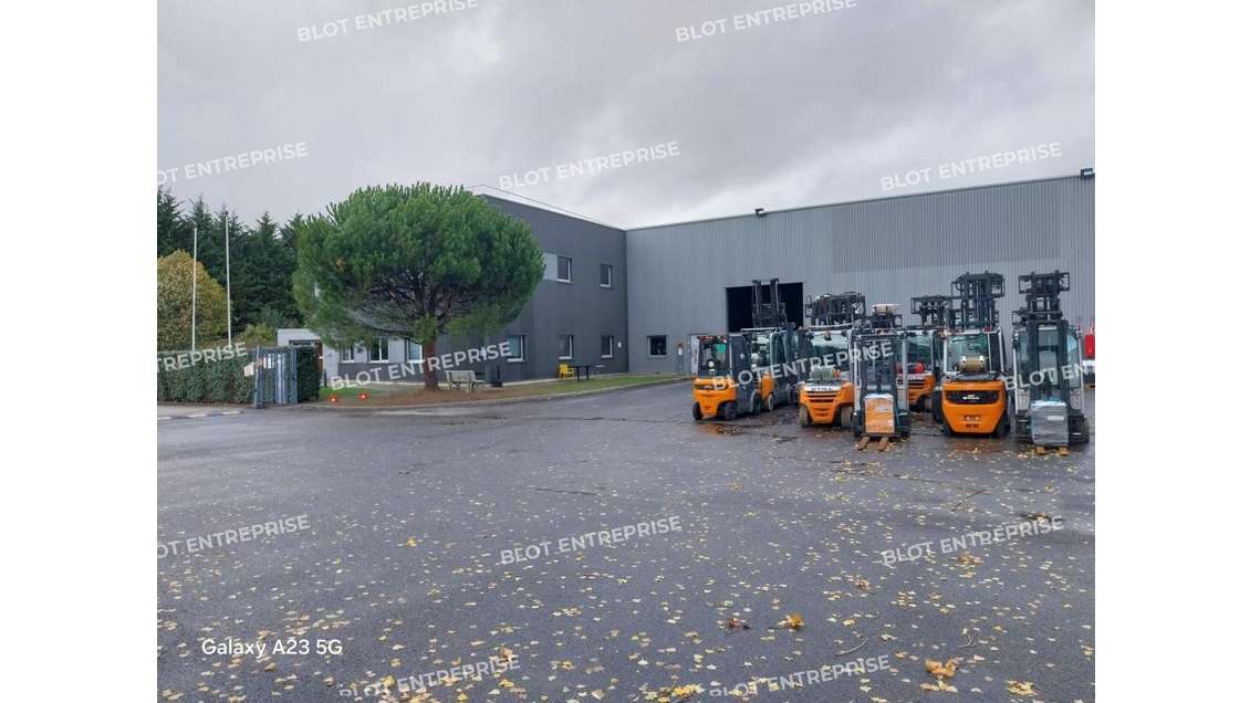 A louer locaux d'activités 1297m² Les Sorinières
