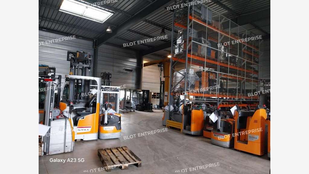 A louer locaux d'activités 1297m² Les Sorinières
