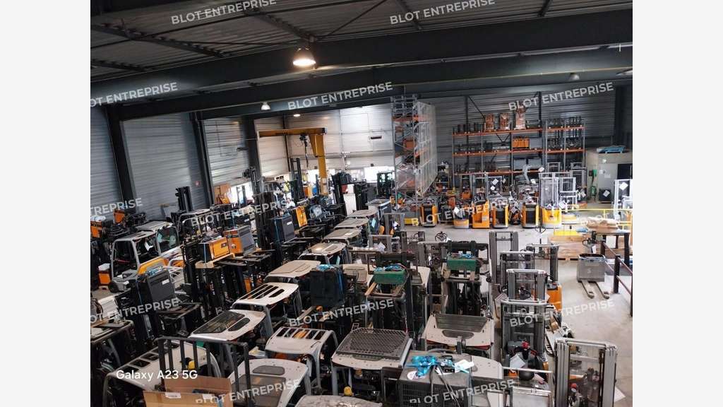 A louer locaux d'activités 1297m² Les Sorinières