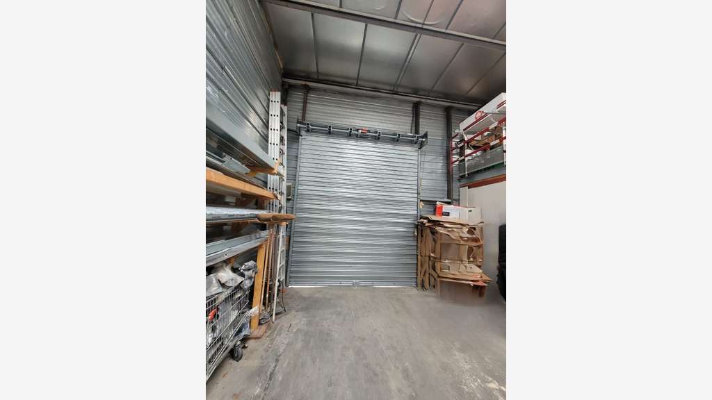 A louer local 200m² ZA du Taillis aux Sorinières