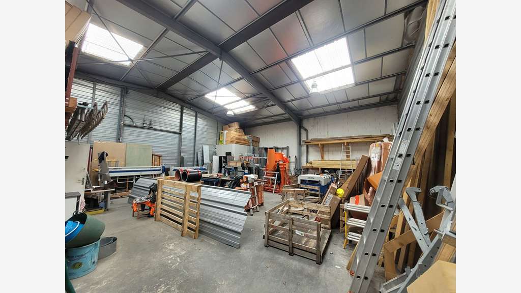 A louer local 200m² ZA du Taillis aux Sorinières