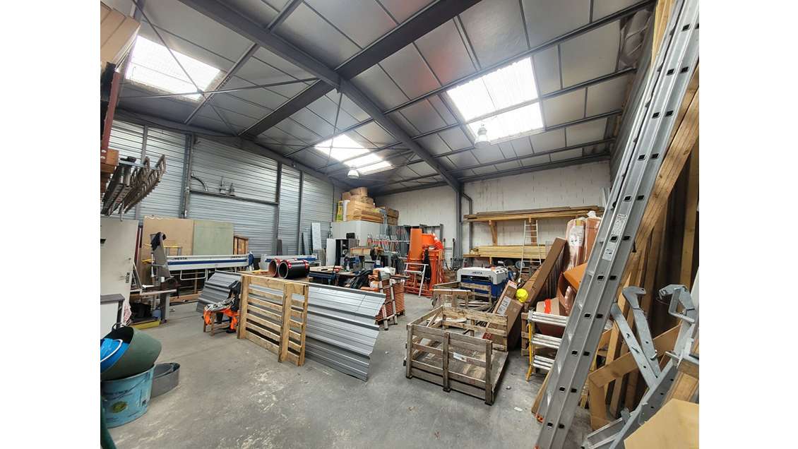 A louer local 200m² ZA du Taillis aux Sorinières