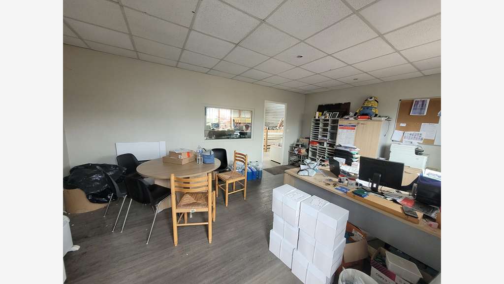 A louer local 200m² ZA du Taillis aux Sorinières