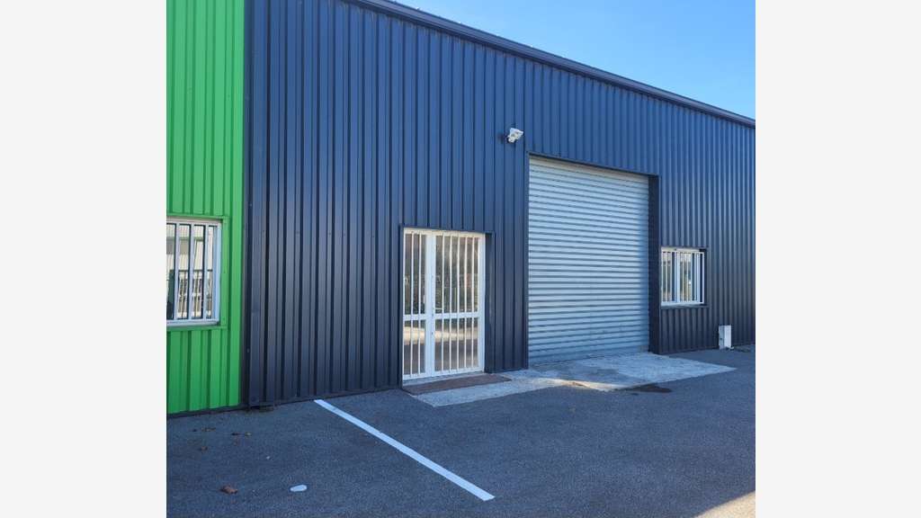 A louer local 200m² ZA du Taillis aux Sorinières