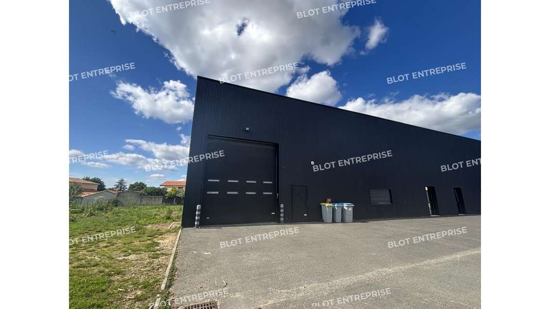 A louer locaux d'activités 290m² Les Sorinières
