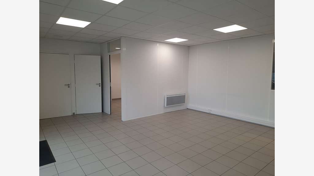 A louer local 400m² Les Sorinières ZA du Taillis