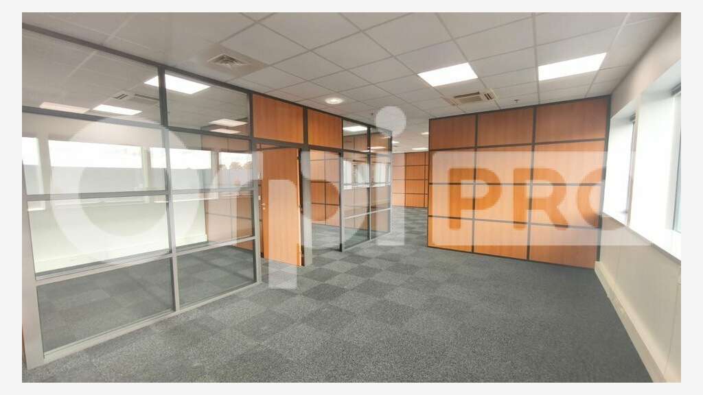 Cellules de logistique 8577m² à louer à Courtabœuf